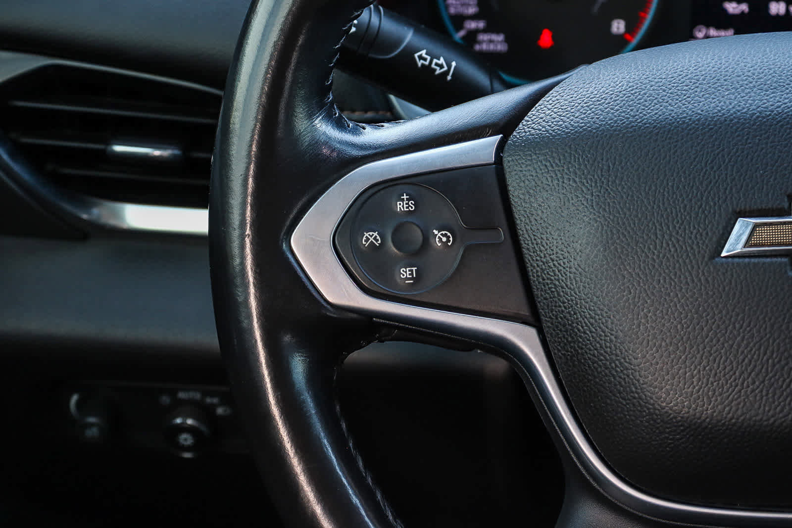 Used 2021 Chevrolet Traverse LT image 16