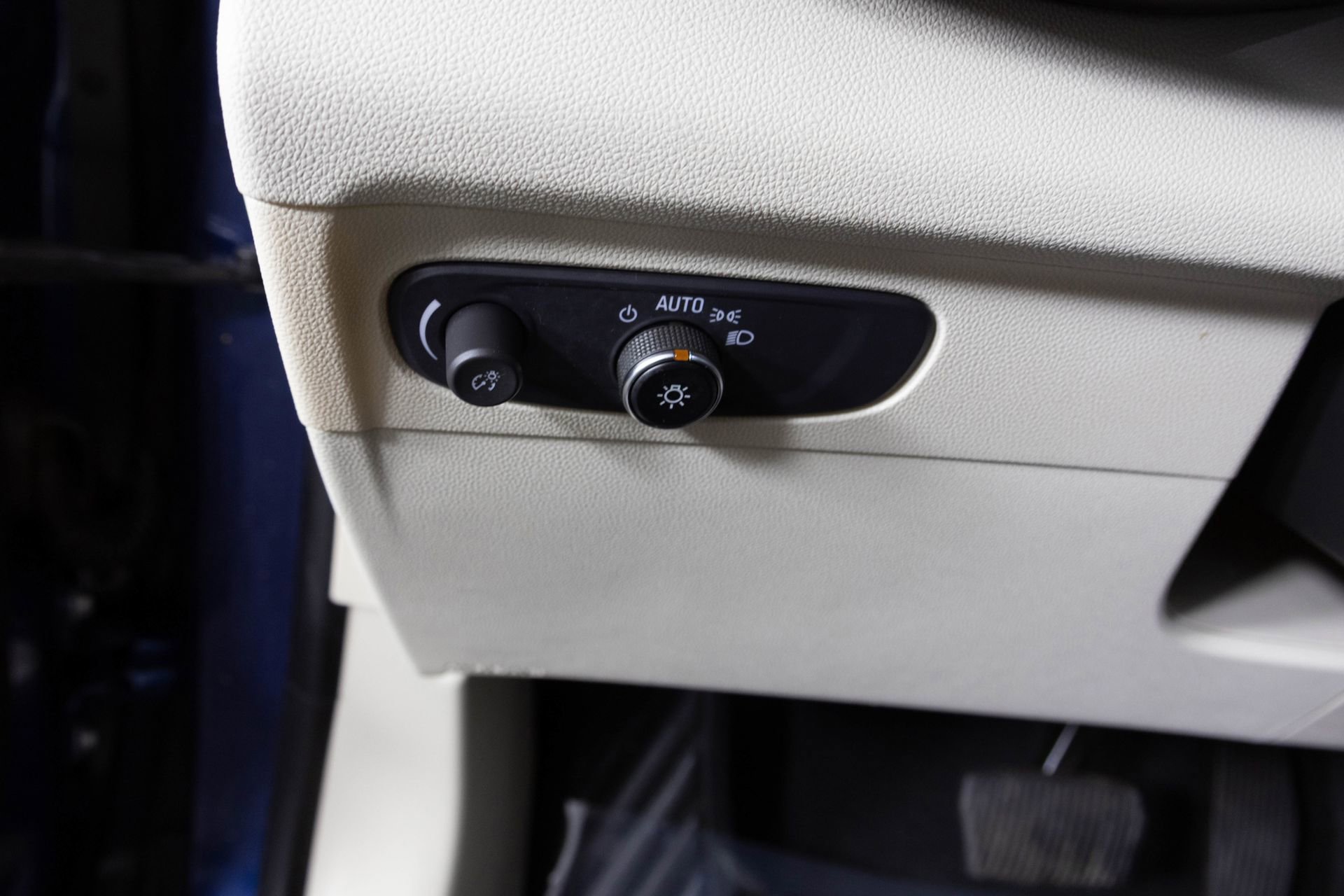 Used 2022 Buick Envision Essence w/ Safety Package image 20