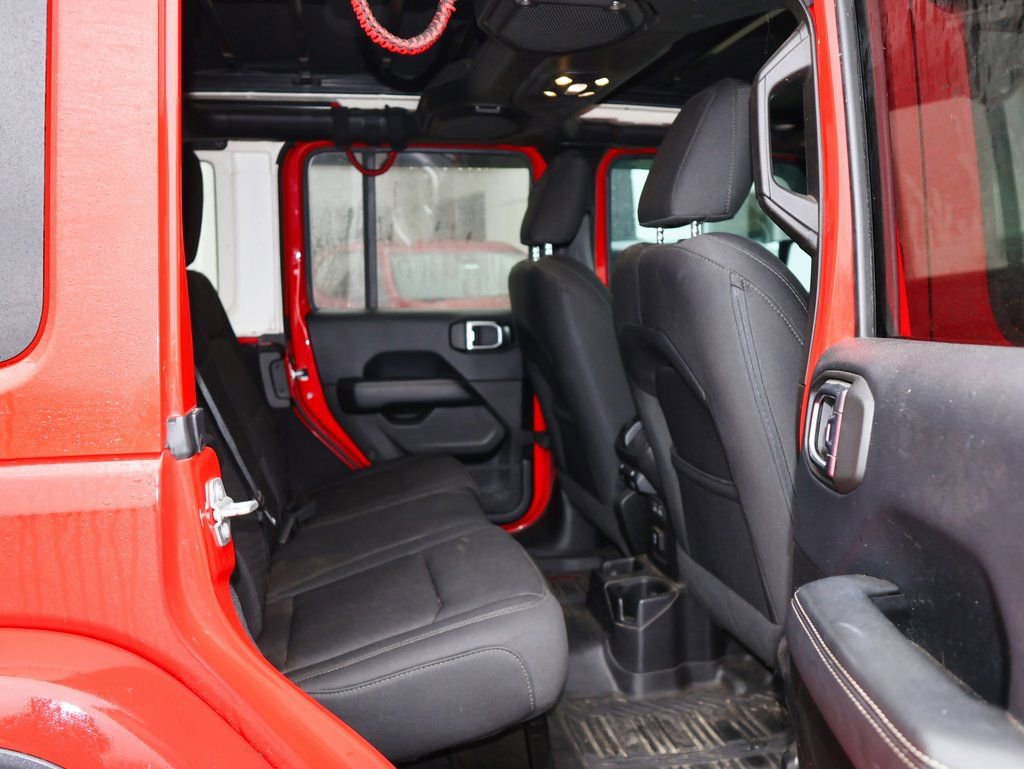 Used 2018 Jeep Wrangler Unlimited Sahara image 30