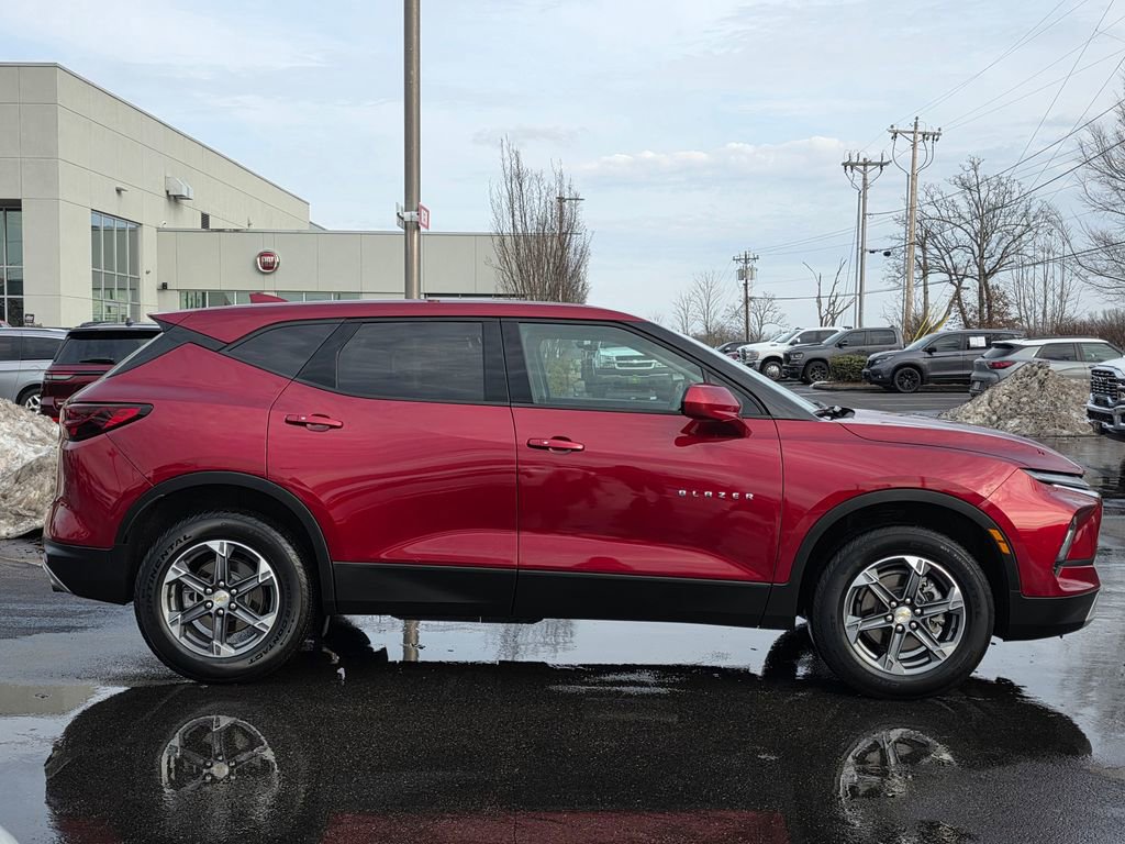 Used 2025 Chevrolet Blazer LT image 4
