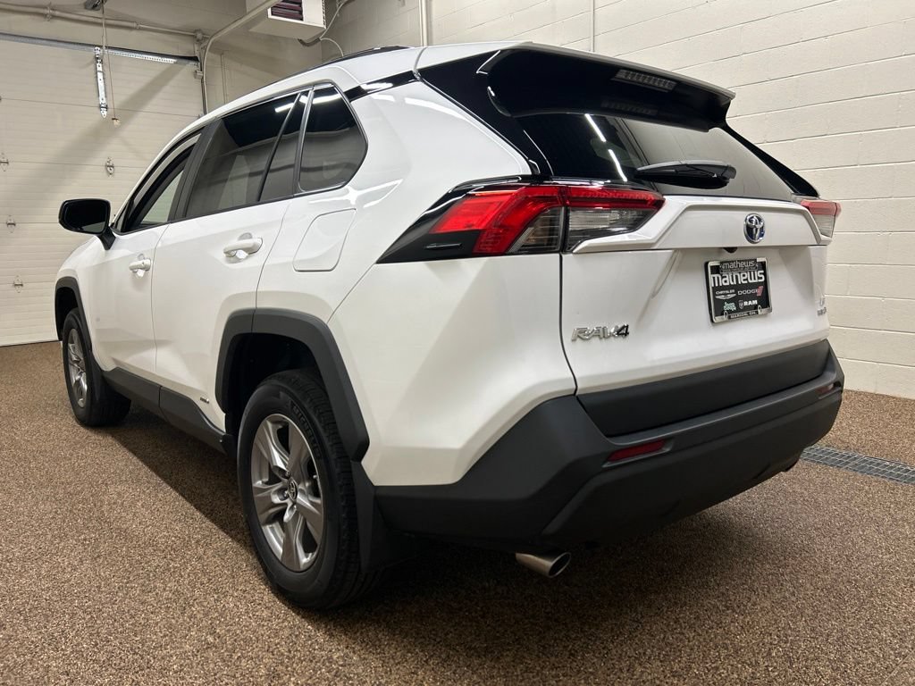 Used 2024 Toyota RAV4 LE AWD/4WD image 4