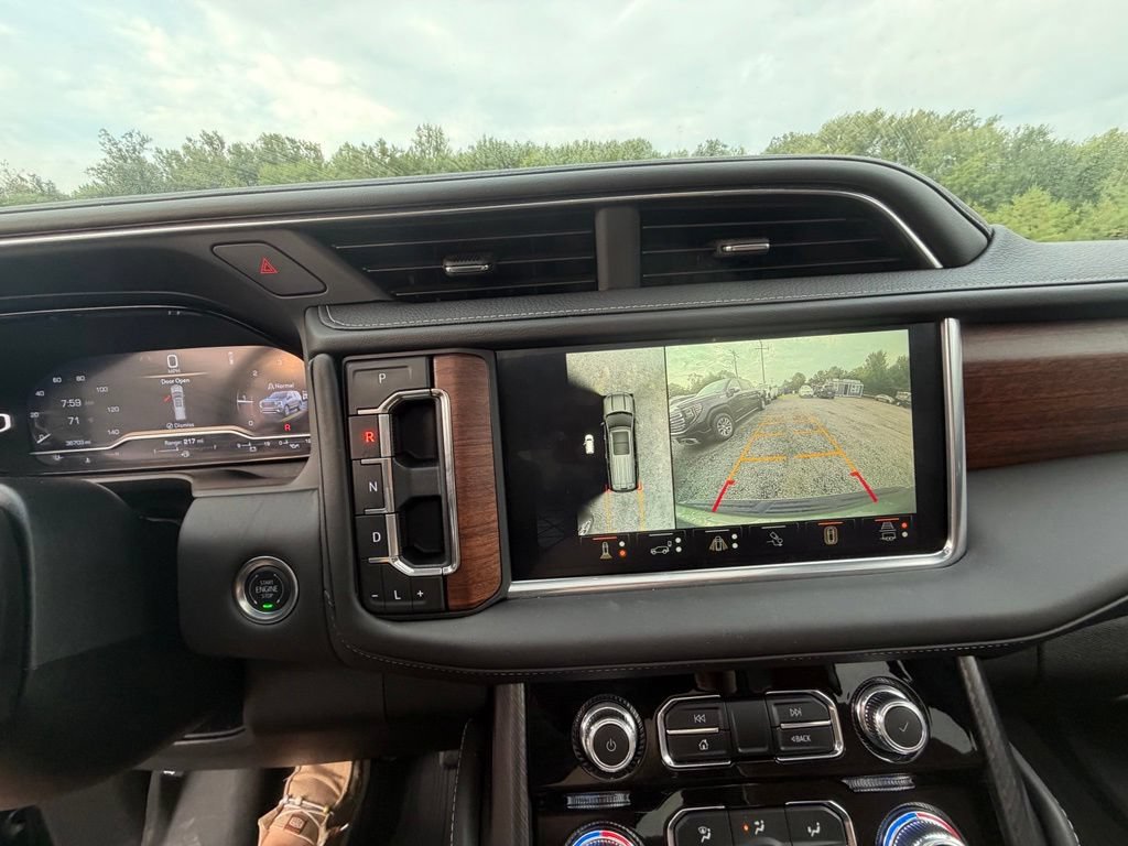 Used 2024 GMC Yukon Denali Ultimate AWD/4WD image 17