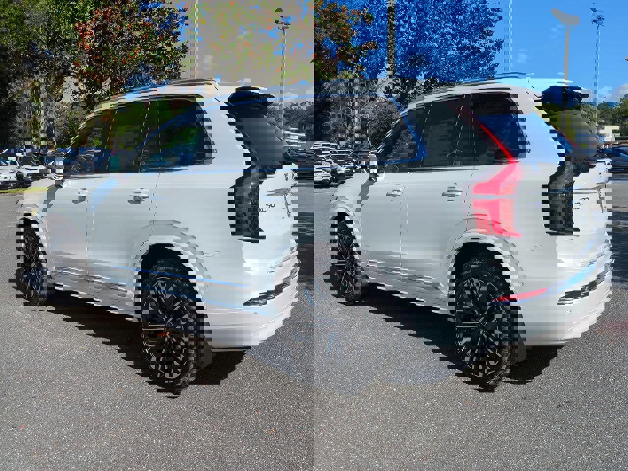 New 2026 Volvo XC90 B6 Plus w/ Protection Package Premier image 6