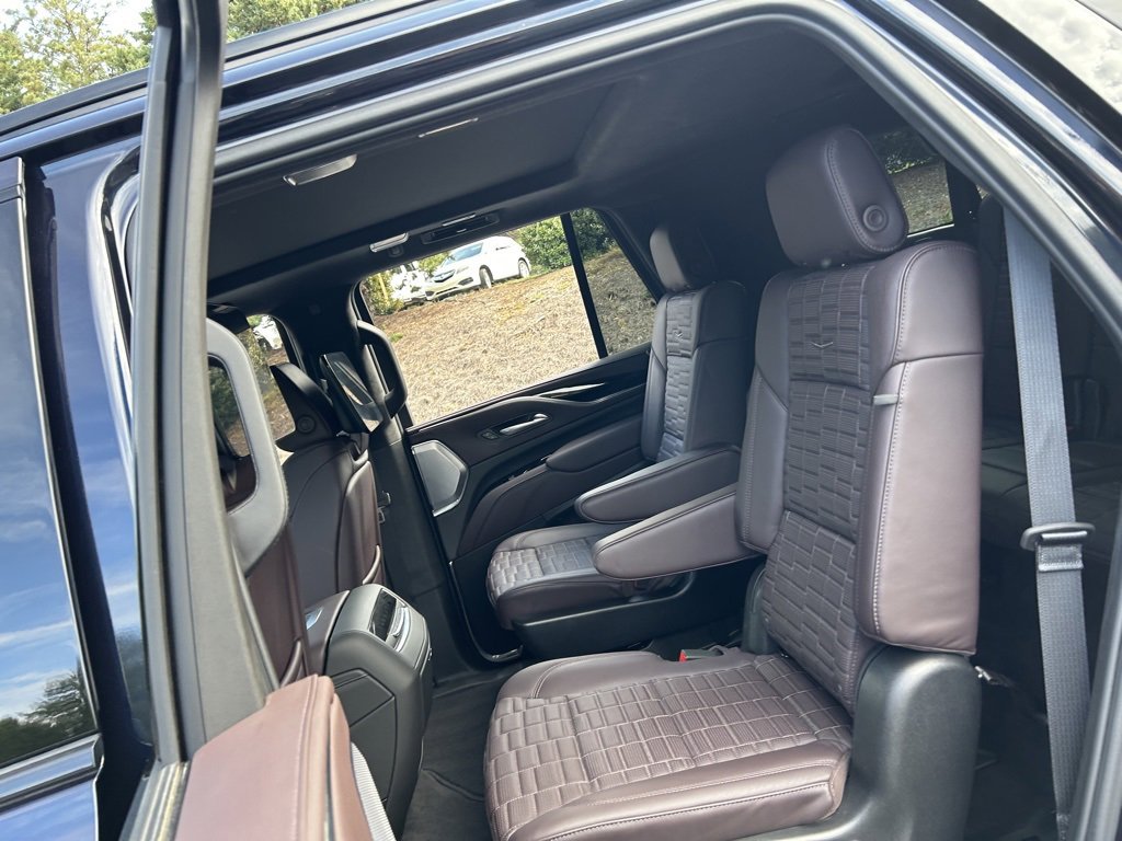 Used 2024 Cadillac Escalade Sport Platinum w/ Heavy-Duty Trailer Package image 43