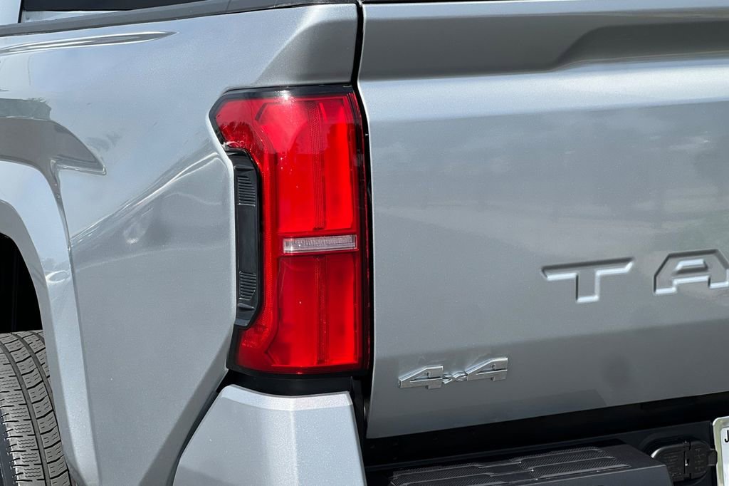 Used 2024 Toyota Tacoma SR5 AWD/4WD image 31