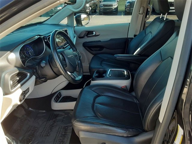 Certified 2021 Chrysler Pacifica Touring-L image 10