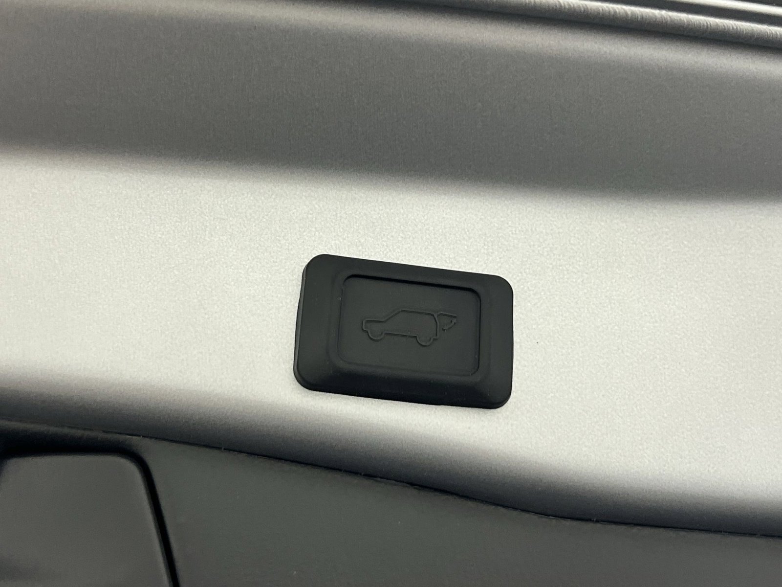 Used 2025 Toyota RAV4 XSE w/ Weather Package image 27