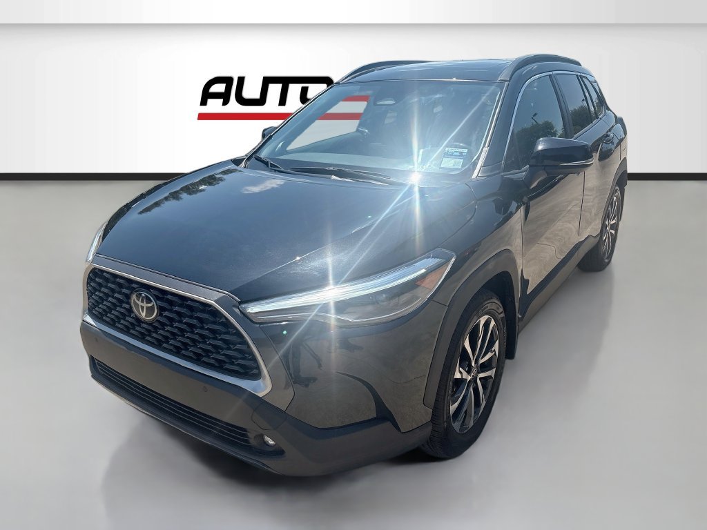 Used 2025 Toyota Corolla Cross XLE w/ Convenience Package AWD/4WD image 3