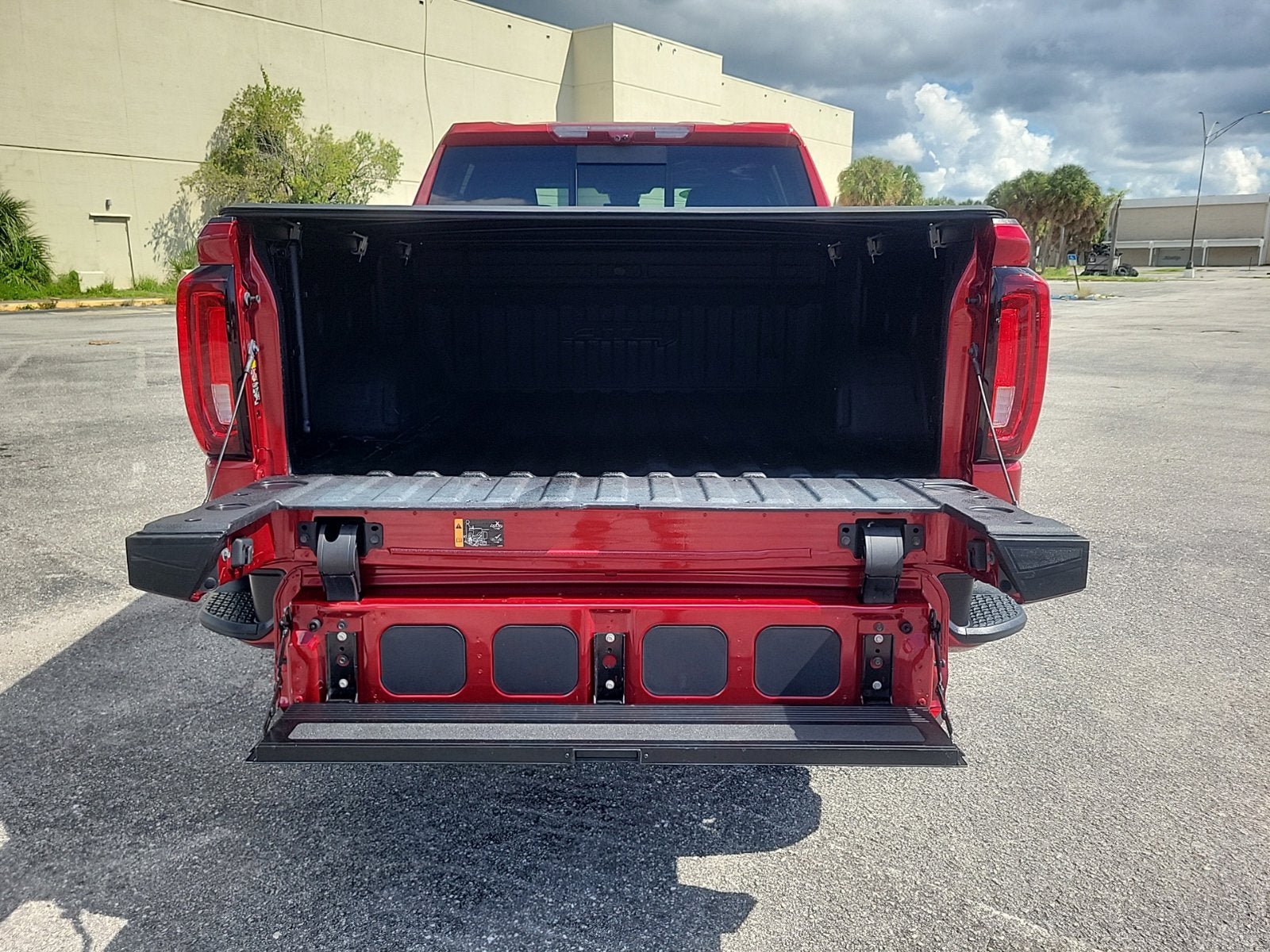 Used 2024 GMC Sierra 1500 AT4 w/ Technology Package AWD/4WD image 8