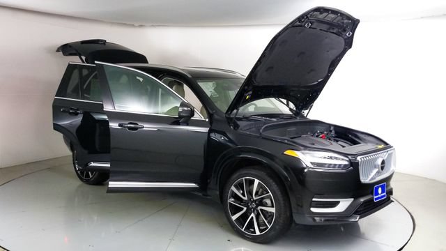 Used 2023 Volvo XC90 B5 Plus w/ Protection Package Premier AWD/4WD image 9