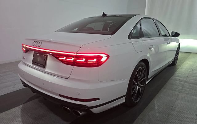 Used 2020 Audi S8 L AWD/4WD image 3