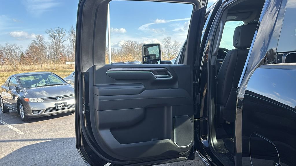 Used 2025 Chevrolet Silverado 3500 LTZ image 28