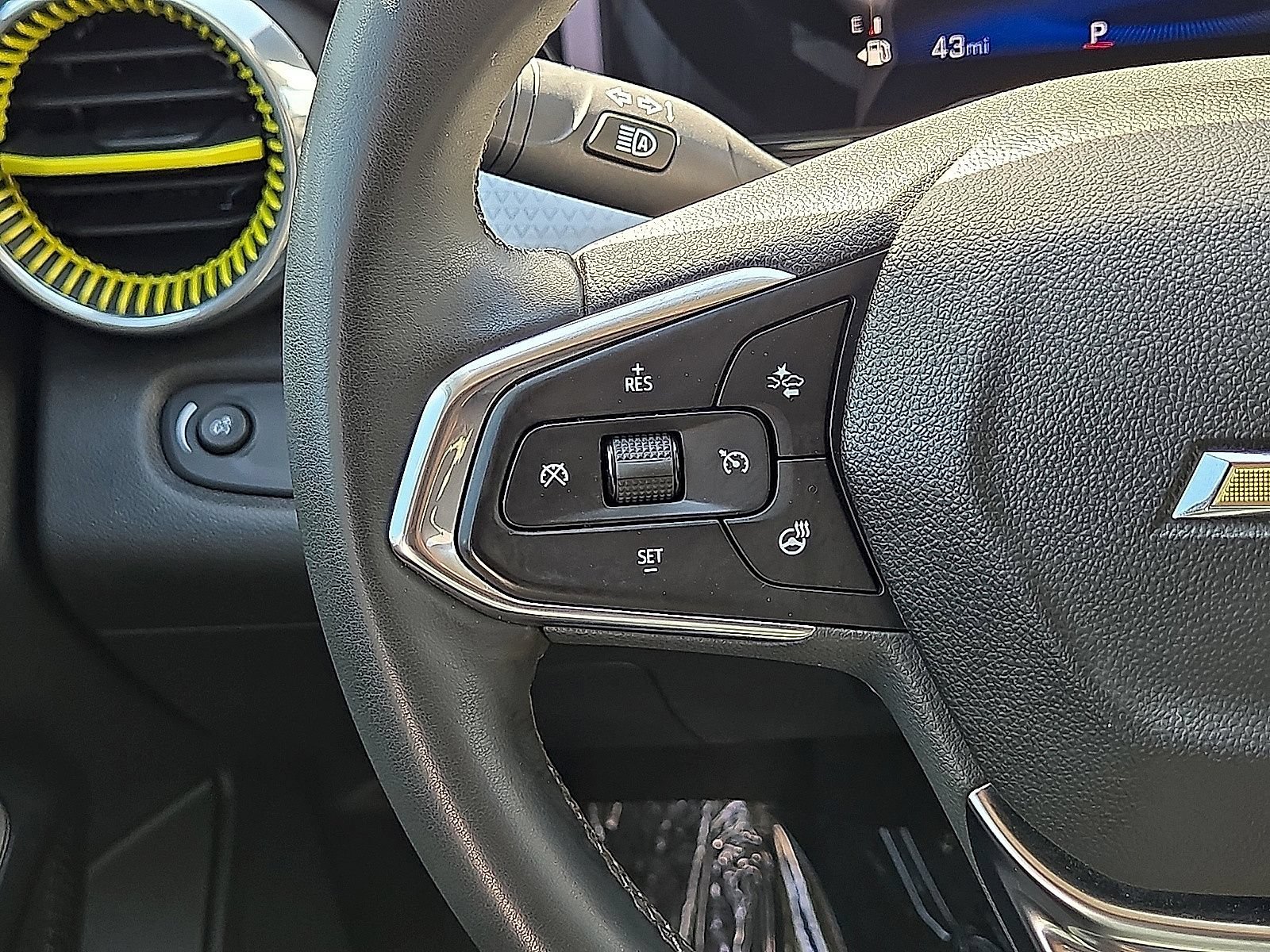 Used 2025 Chevrolet Trax LT w/ Driver Confidence Package FWD image 19