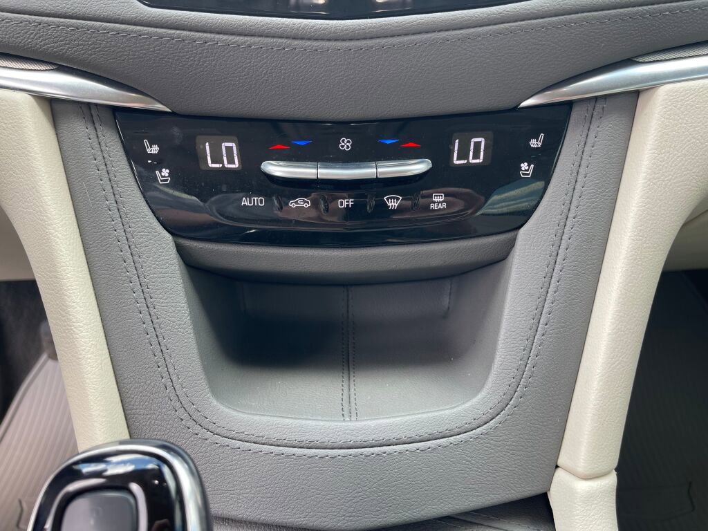 Used 2021 Cadillac XT5 Premium Luxury AWD/4WD image 13