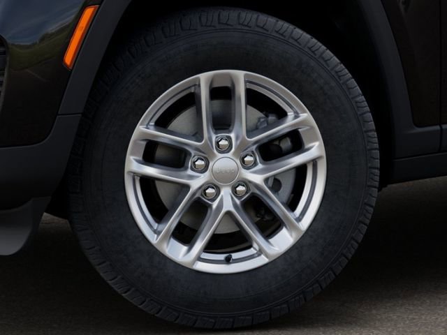 New 2025 Jeep Grand Cherokee Altitude image 8