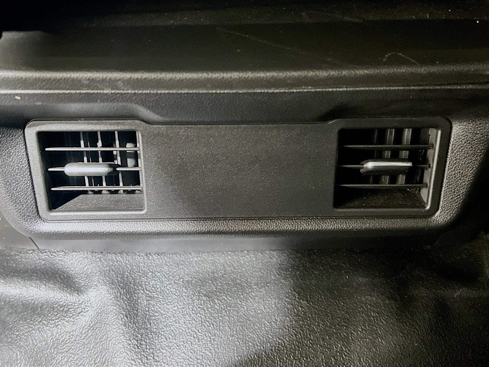 Used 2025 Chevrolet Silverado 3500 W/T image 17