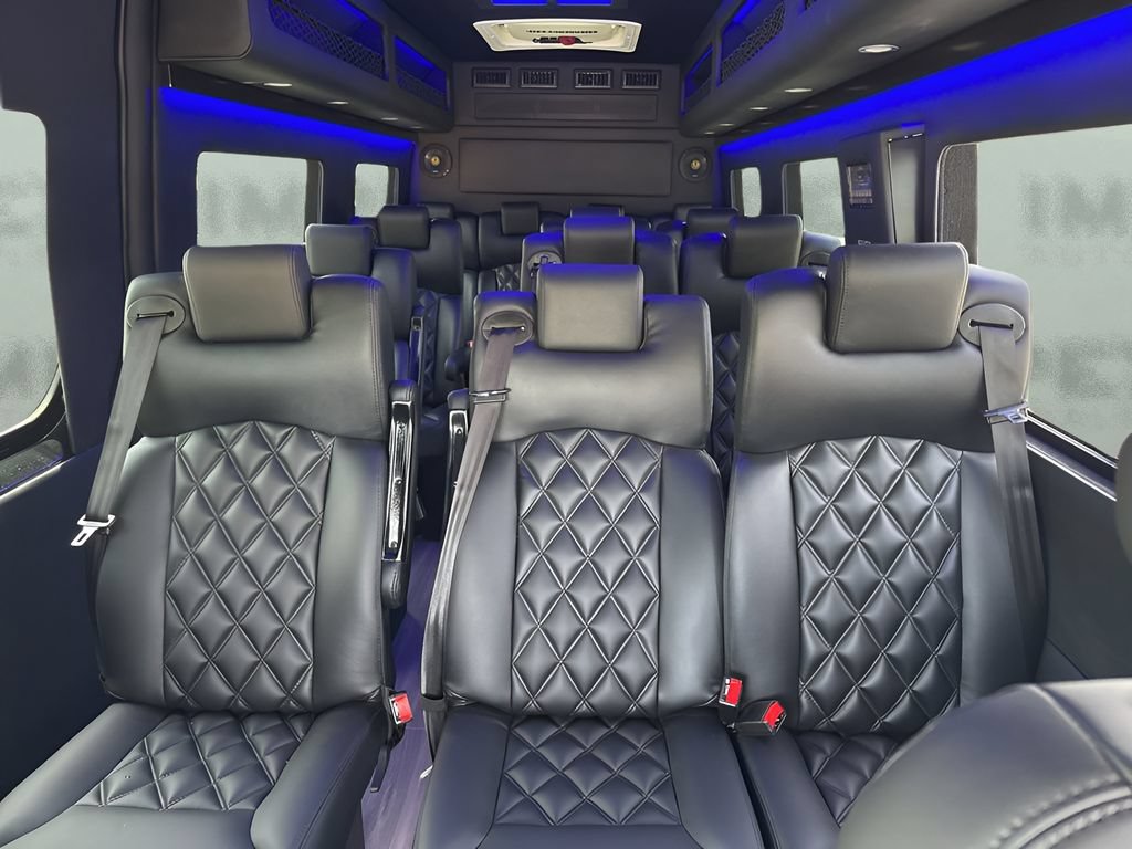 Used 2024 Mercedes-Benz Sprinter 3500 image 9
