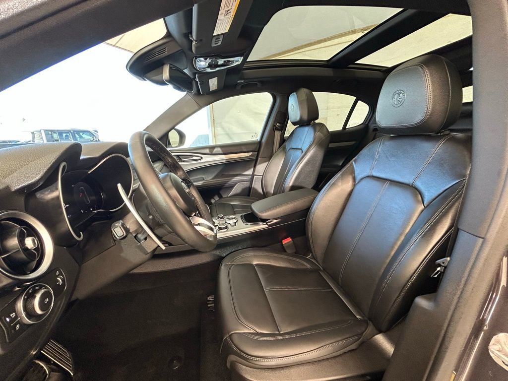 New 2025 Alfa Romeo Stelvio Sprint w/ Convenience Package image 32