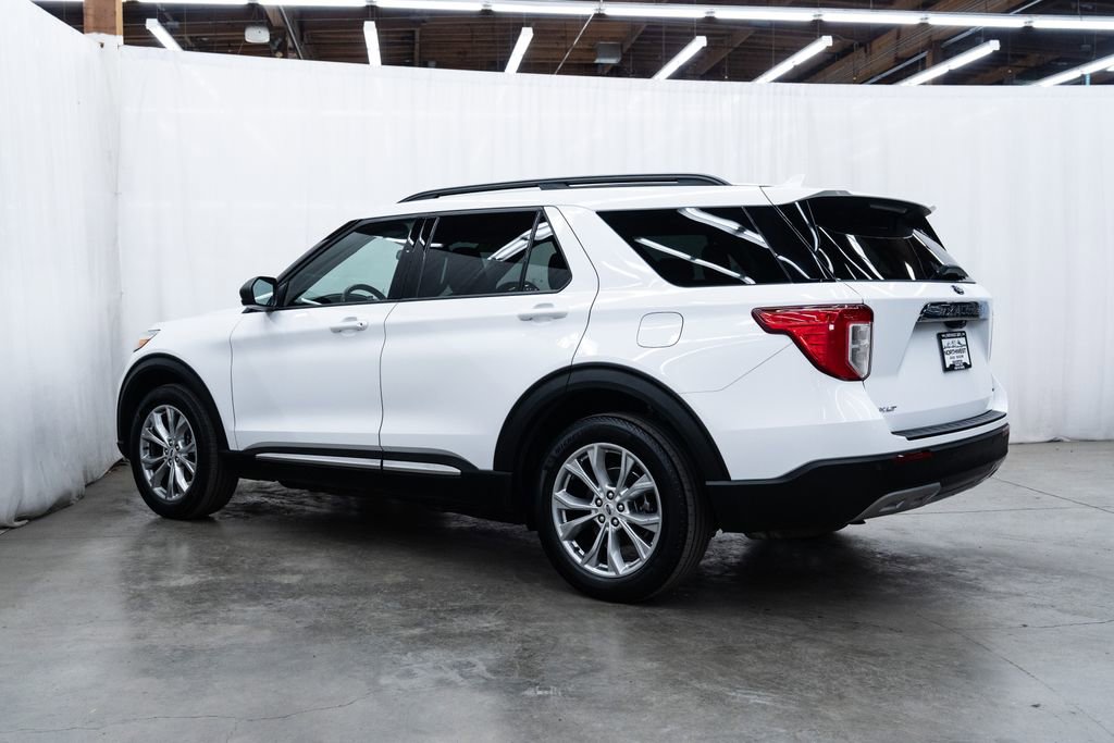 Used 2020 Ford Explorer XLT w/ Equipment Group 202A image 4
