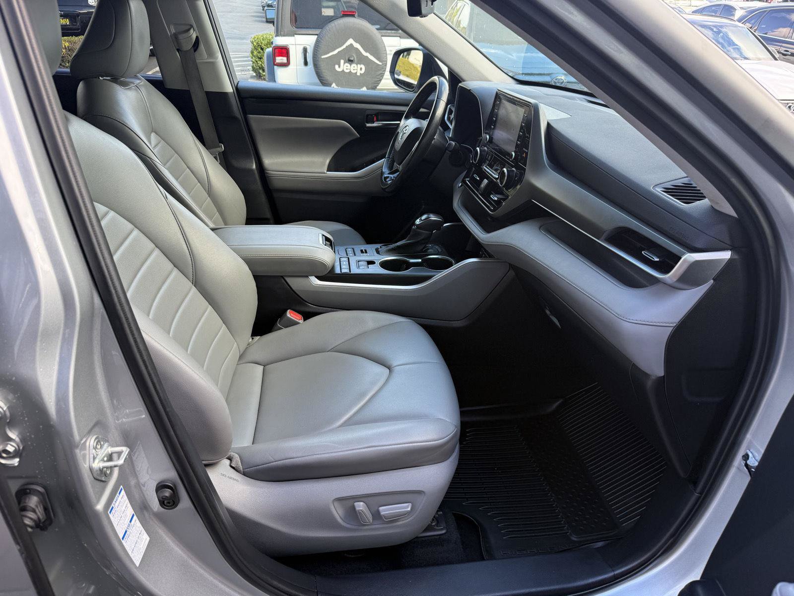 Certified 2021 Toyota Highlander XLE AWD/4WD image 21