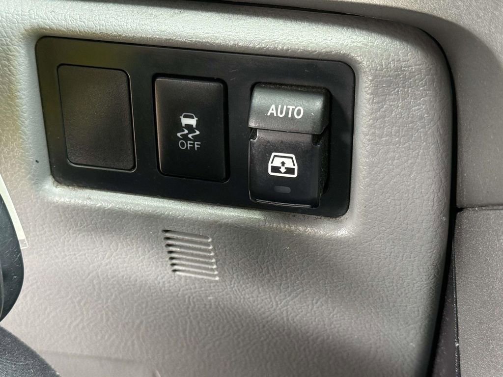 Used 2015 Toyota Sequoia SR5 AWD/4WD image 24