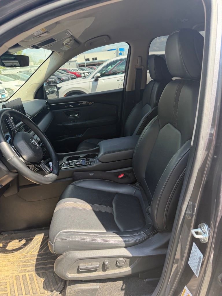 Used 2025 Honda Pilot EX-L image 12