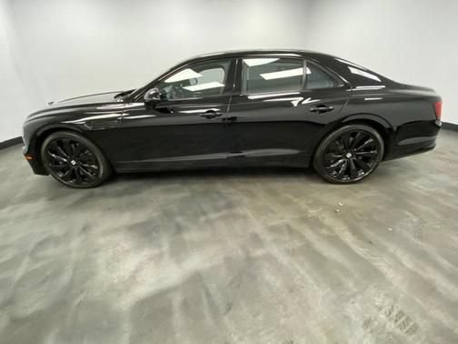 Used 2021 Bentley Flying Spur V8 AWD/4WD image 3
