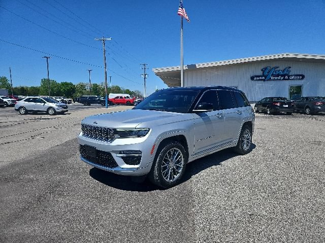 Used 2023 Jeep Grand Cherokee Summit w/ Adv Protech Group IV AWD/4WD image 2