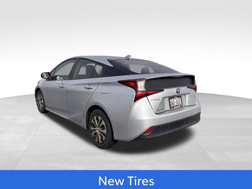 Used 2022 Toyota Prius L Eco FWD image 2