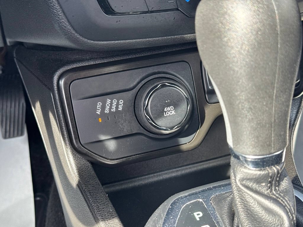 Used 2023 Jeep Renegade Latitude AWD/4WD image 24