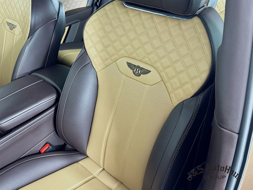 Used 2021 Bentley Bentayga AWD/4WD image 45