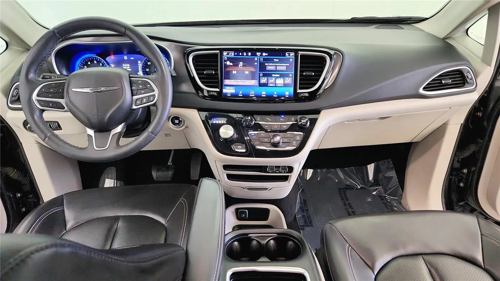 Used 2023 Chrysler Pacifica Touring-L FWD image 36