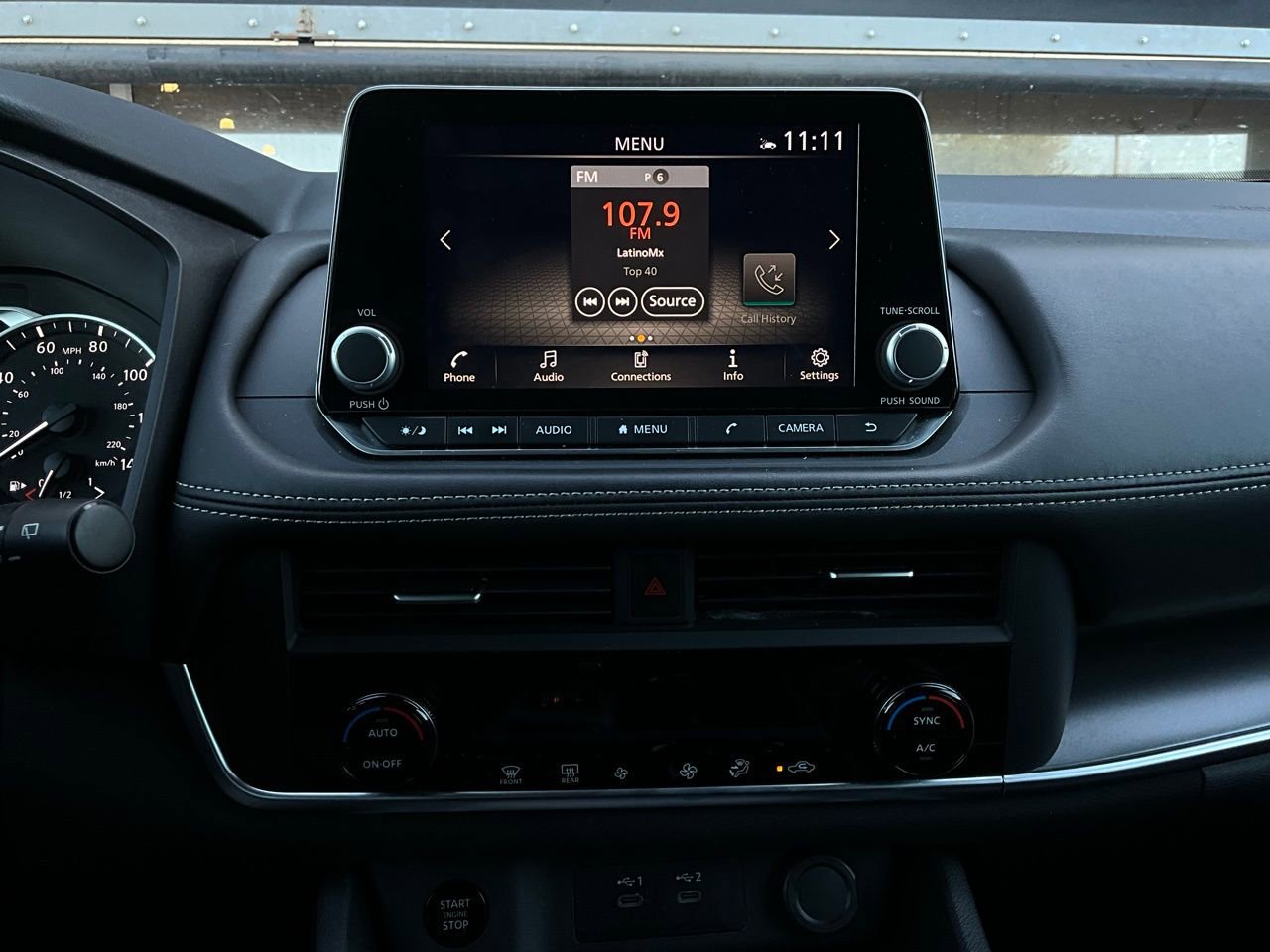 Used 2025 Nissan Rogue SV image 27