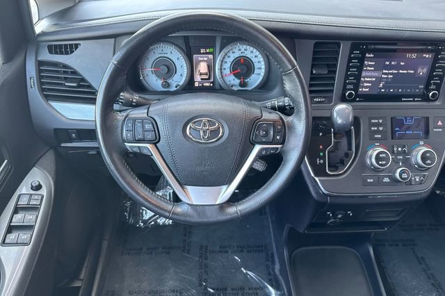 Used 2018 Toyota Sienna SE w/ SE Preferred Package FWD image 16