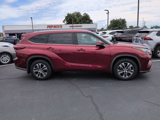 Used 2020 Toyota Highlander XLE AWD/4WD image 8