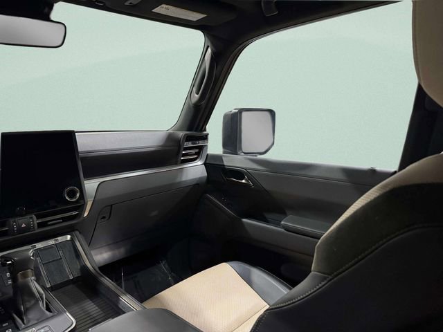 Used 2025 Lexus GX 550 image 13