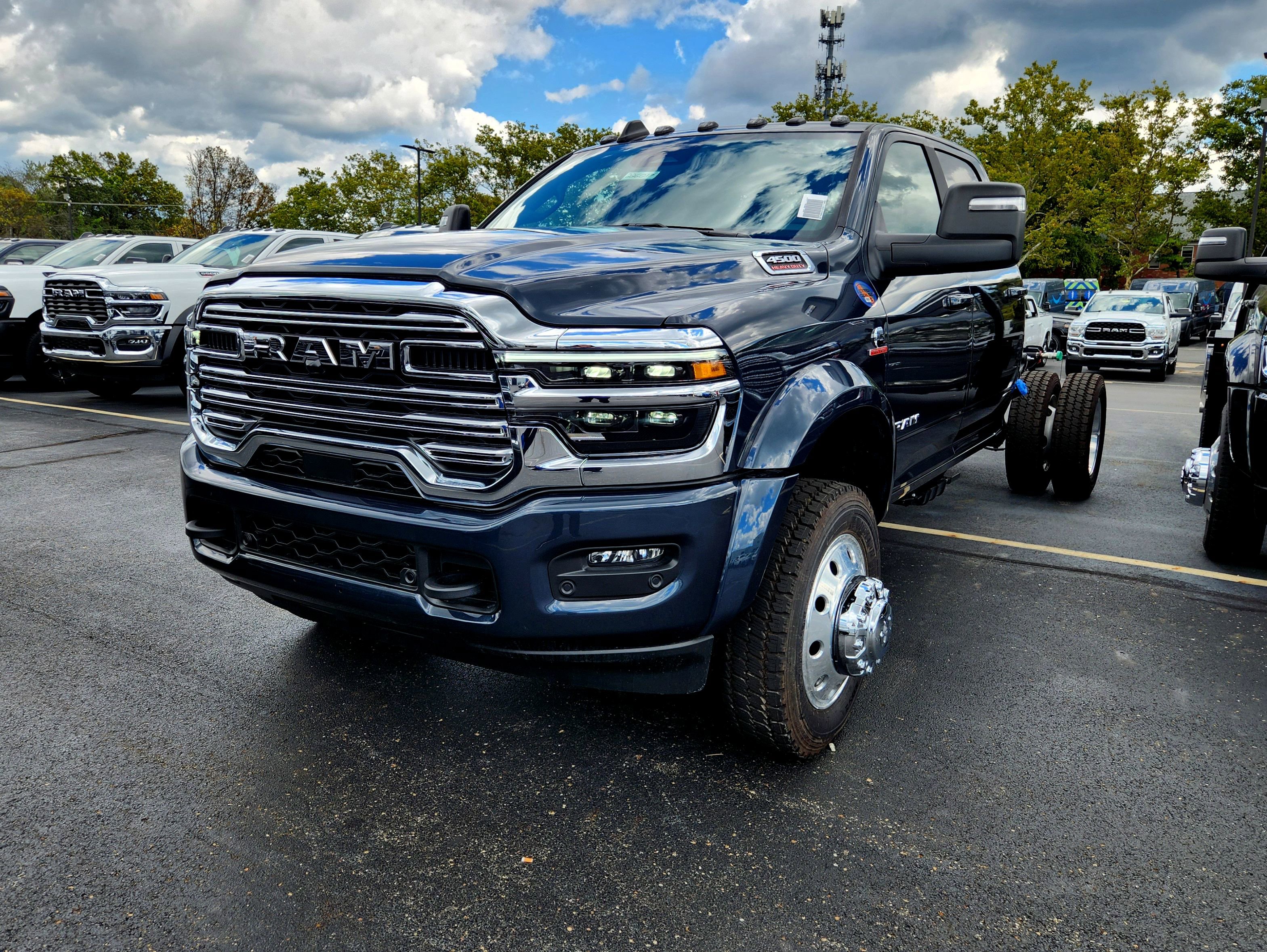 New 2026 RAM 4500 4x4 Crew Cab DRW w/ Laramie Trim Package image 4