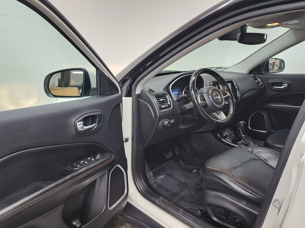 Used 2018 Jeep Compass Limited AWD/4WD image 11