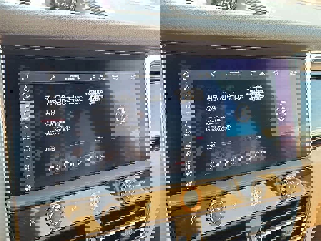 Certified 2025 Porsche Macan image 32