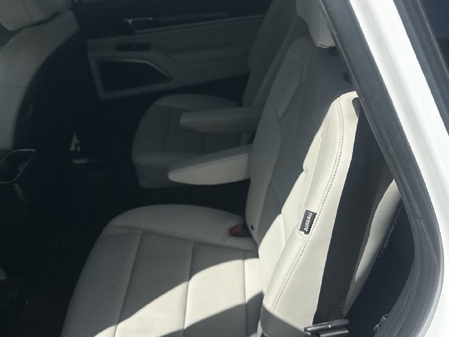 Certified 2024 Kia Telluride S FWD image 13