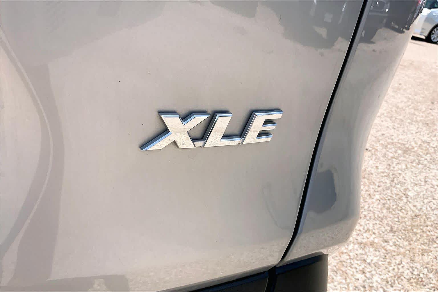 Used 2025 Toyota RAV4 XLE FWD image 10