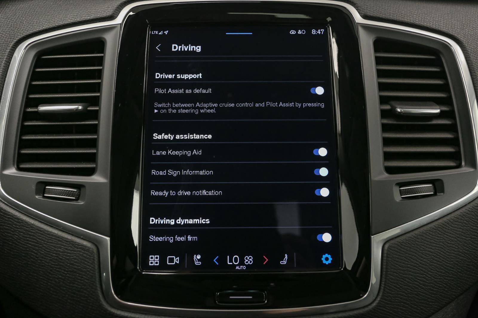 Used 2024 Volvo XC90 B5 Core w/ Climate Package image 32