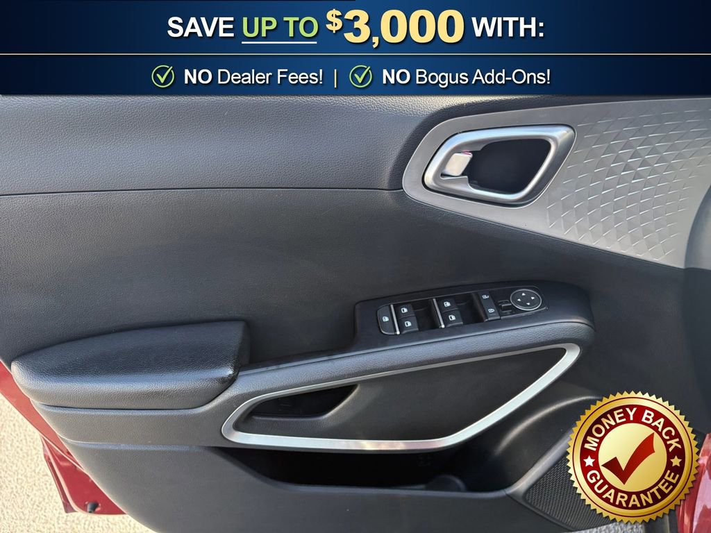 Used 2023 Kia Soul LX w/ LX Technology Package FWD image 16