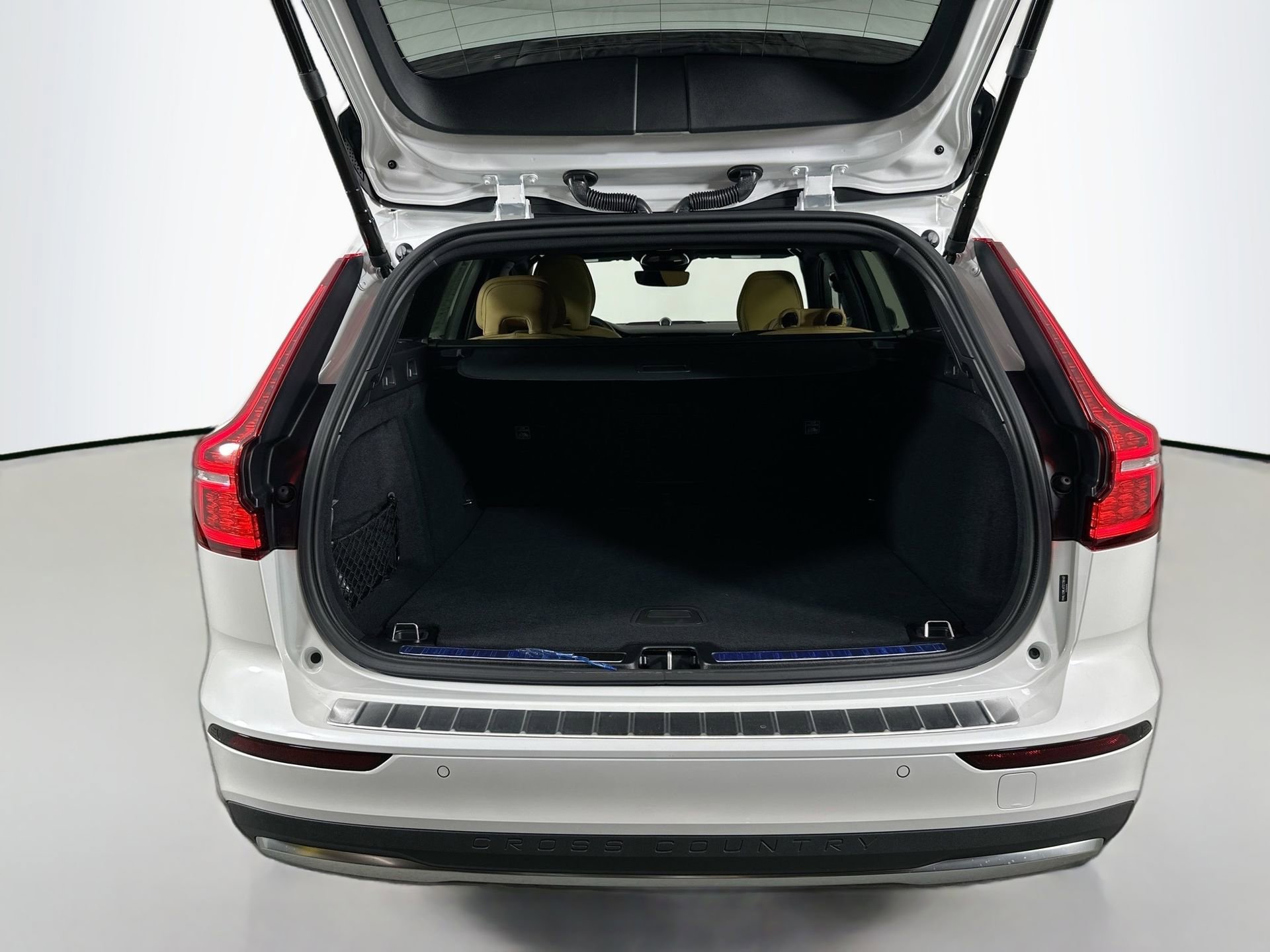 New 2026 Volvo V60 B5 Cross Country Ultra w/ Protection Package Premier image 30