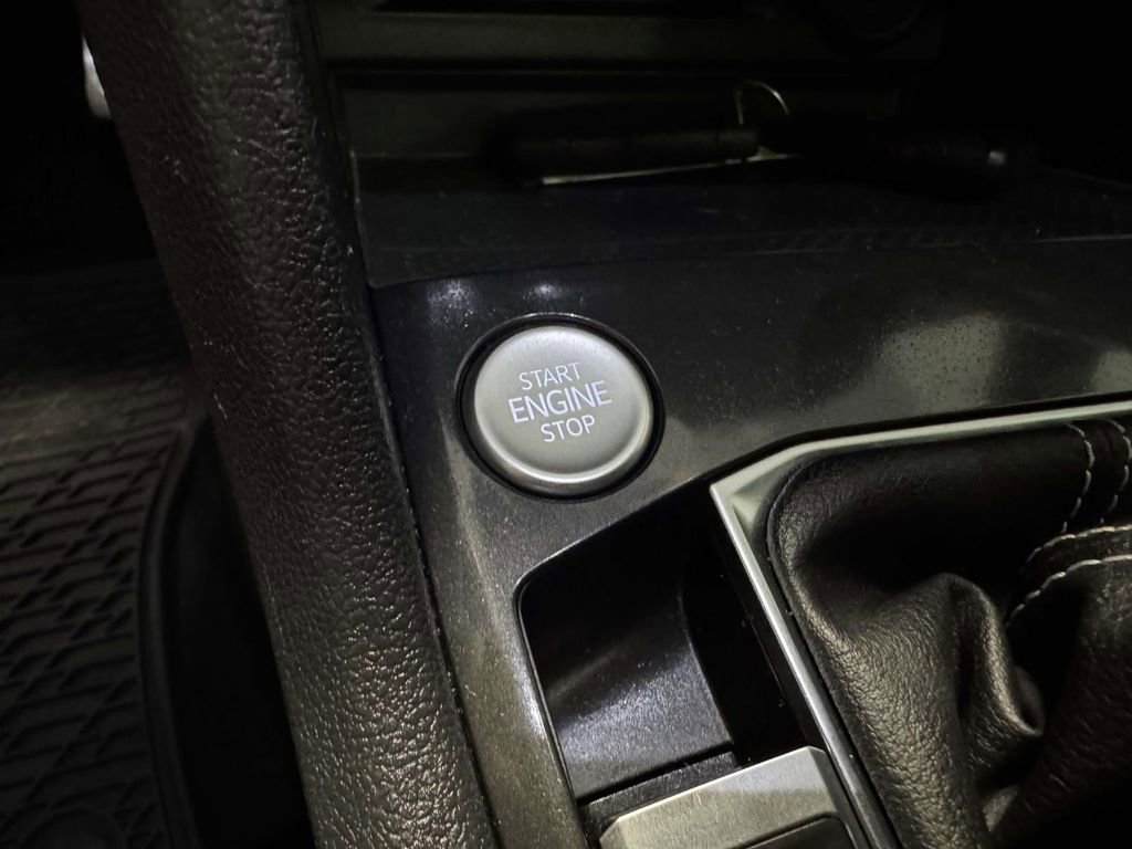 Used 2022 Volkswagen Tiguan SEL R-Line image 25