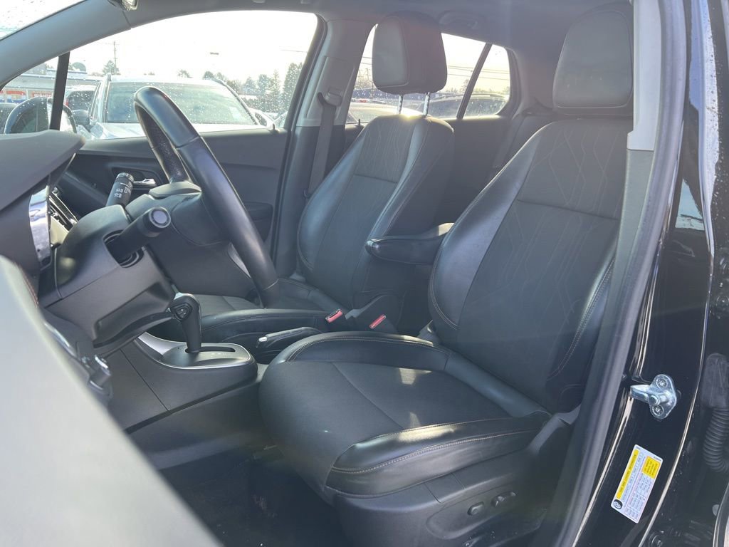Used 2022 Chevrolet Trax LT w/ LT Convenience Package image 17