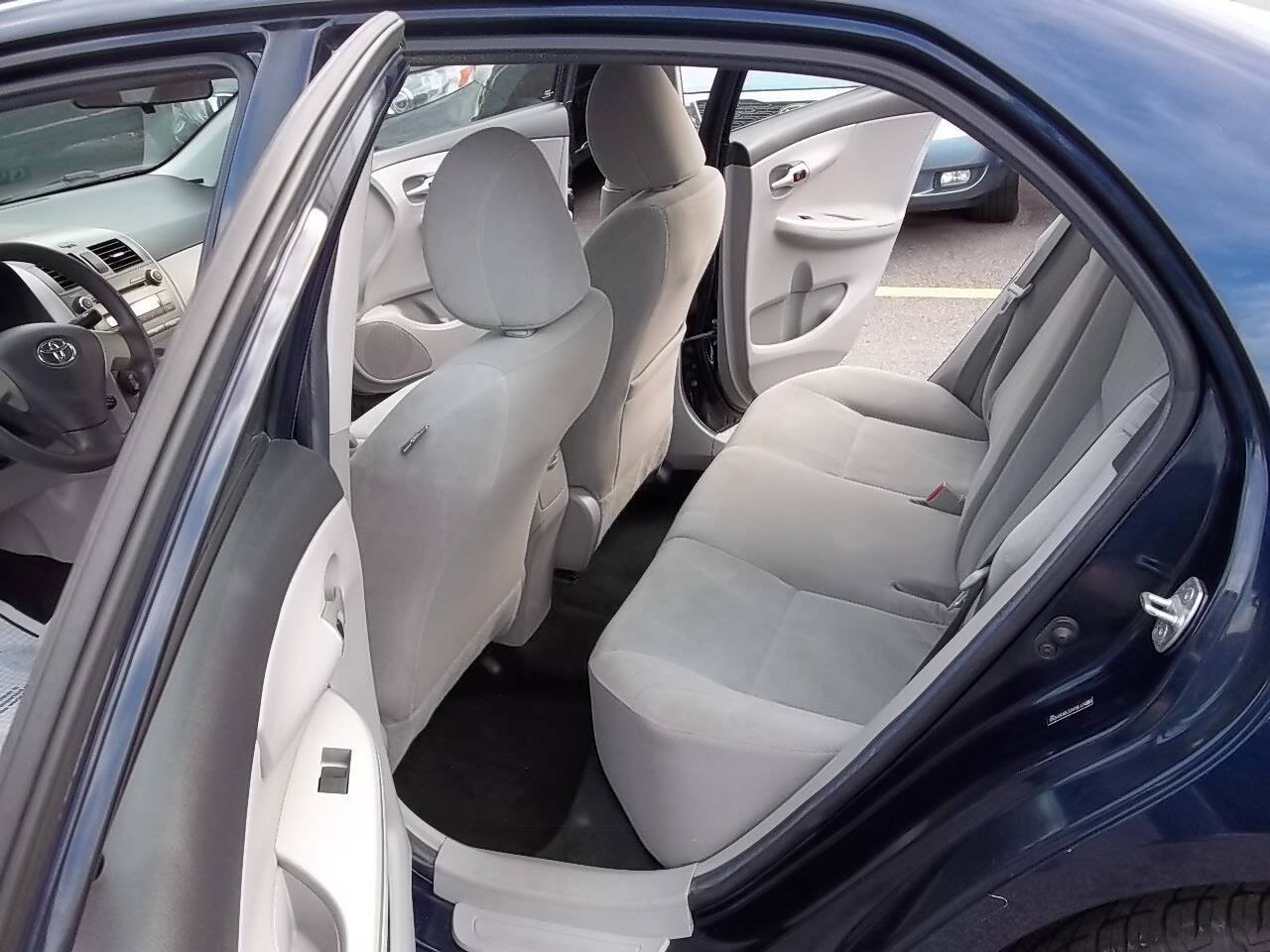 Used 2011 Toyota Corolla LE FWD image 8