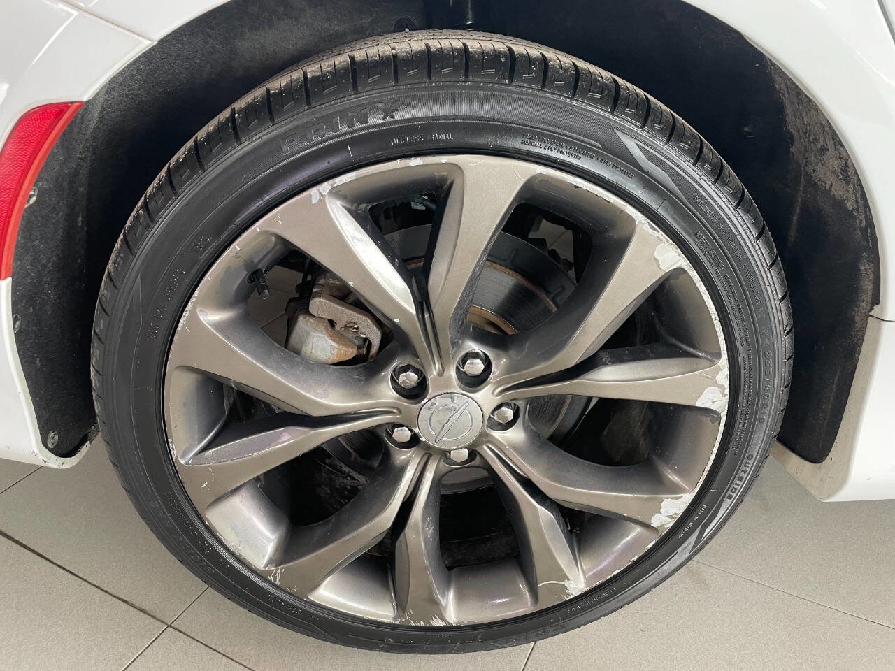 Used 2016 Chrysler 200 C w/ Premium Group image 12