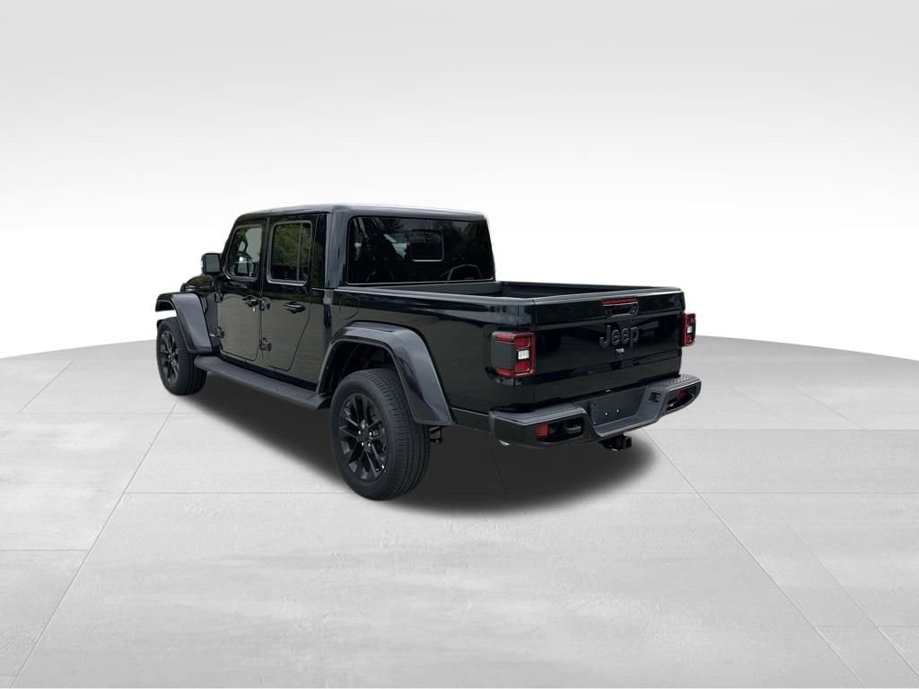 Used 2022 Jeep Gladiator Overland image 2