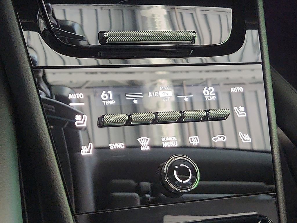 Used 2025 Porsche Cayenne image 16